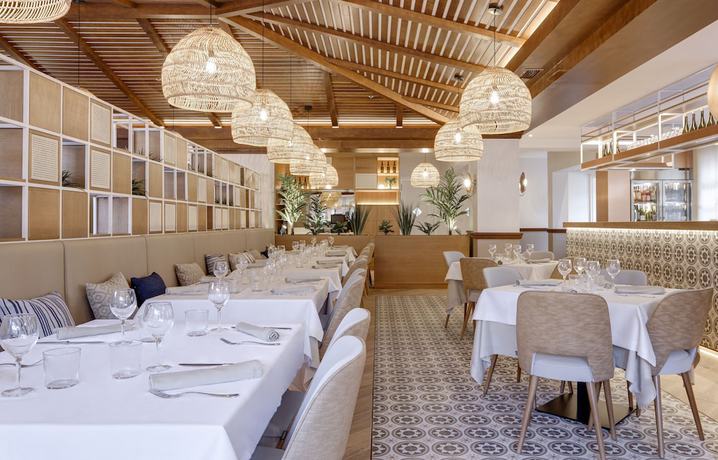 Imagen del bar/restaurante del Hotel Portaventura - Theme Park Tickets Included. Foto 5