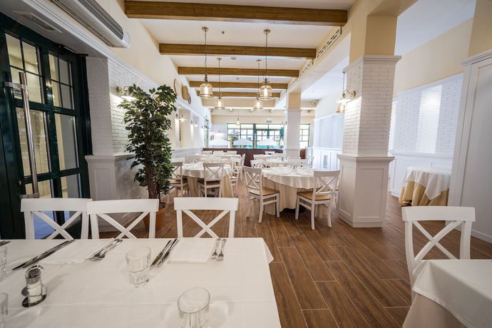 Imagen del bar/restaurante del Hotel Portaventura - Theme Park Tickets Included. Foto 7