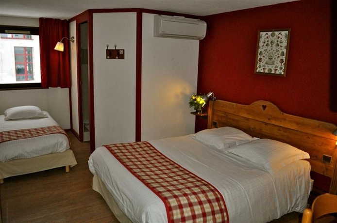 Imagen de la habitación del Hotel Porte De Genève. Foto 4