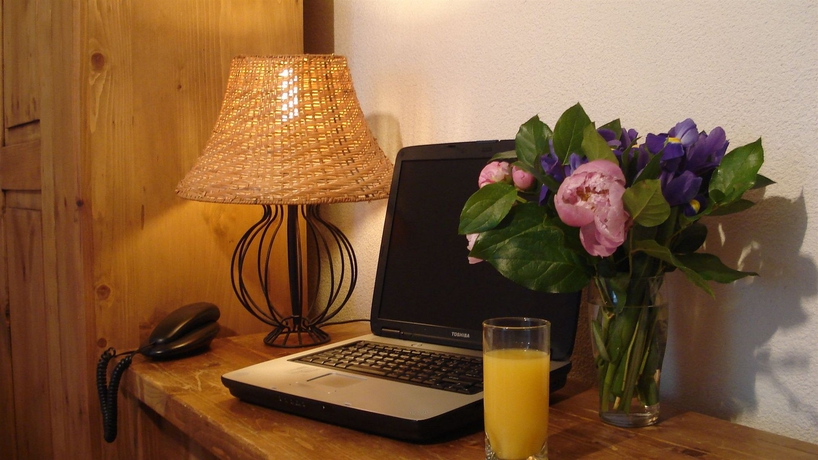 Imagen de la habitación del Hotel Porte De Genève. Foto 7