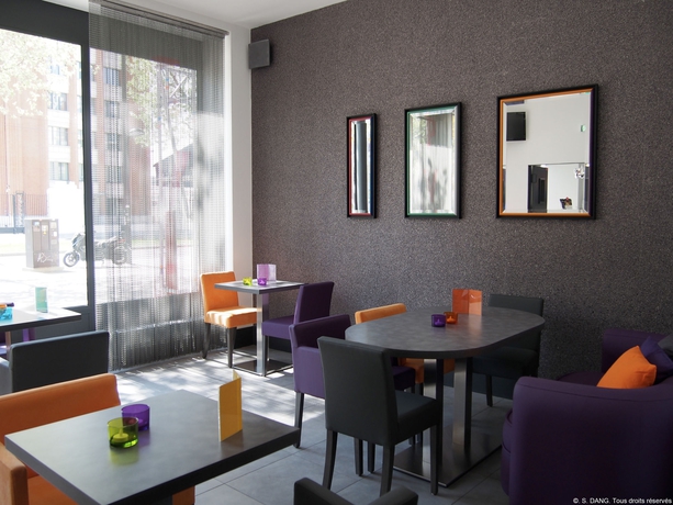 Imagen del bar/restaurante del Hotel Porte De Versailles. Foto 2