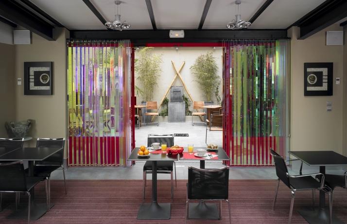 Imagen del bar/restaurante del Hotel Porte De Versailles. Foto 3