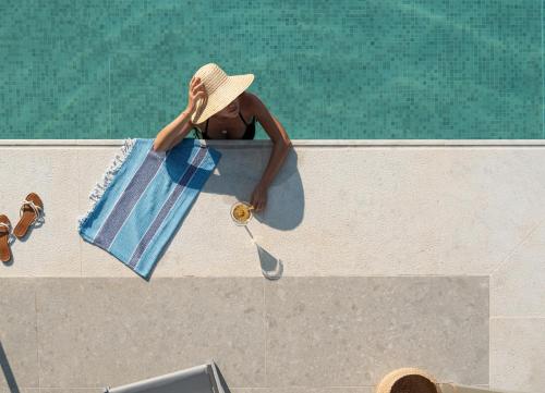 Imagen de la habitación del Hotel Portes Lithos Luxury Resort. Foto 8