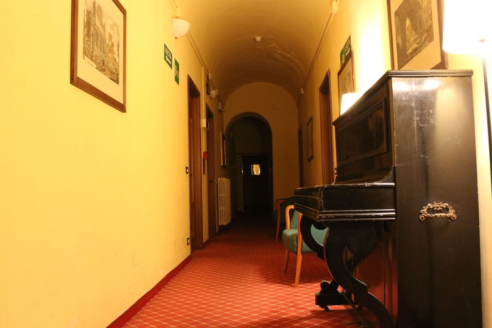 Imagen de los interiores del Hotel Portici. Foto 15