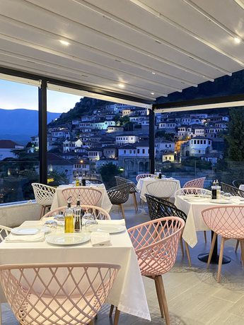 Imagen del bar/restaurante del Hotel Portik. Foto 2