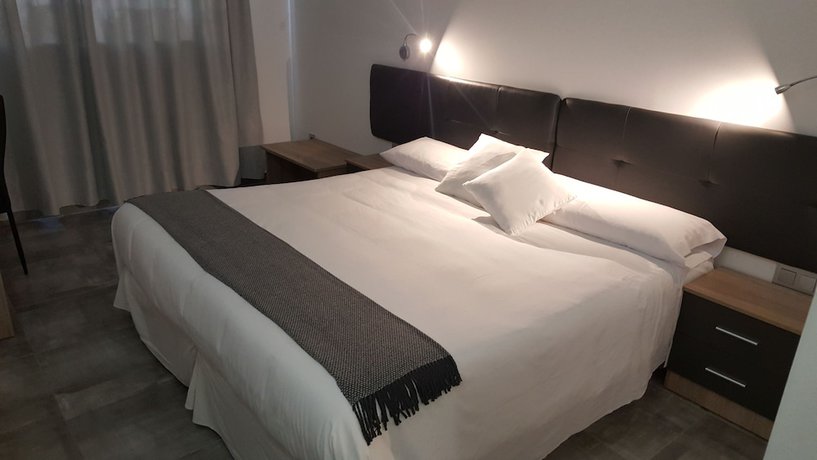 Imagen de la habitación del Hotel Portmán. Foto 2