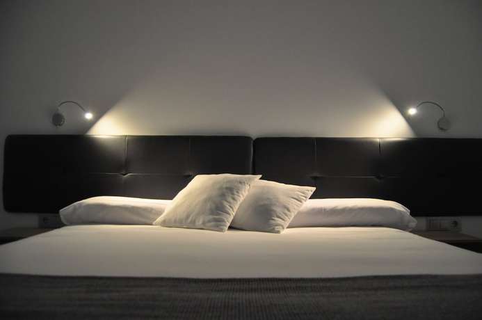 Imagen de la habitación del Hotel Portmán. Foto 8