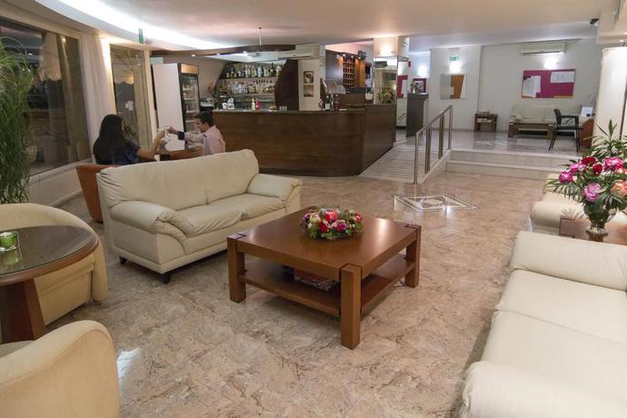 Imagen del bar/restaurante del Hotel Porto Alegre, Creta. Foto 3