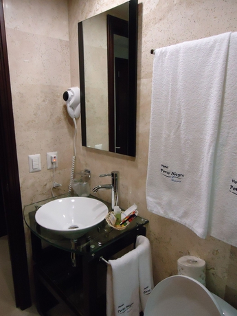 Imagen de la habitación del Hotel Porto Allegro. Foto 9