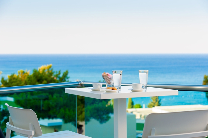 Imagen del bar/restaurante del Hotel Porto Angeli Beach Resort – All Inclusive. Foto 5