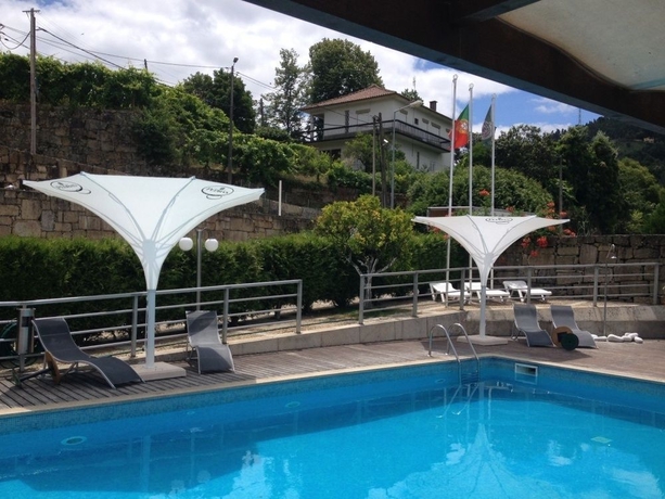 Imagen de la piscina del Hotel Porto Antigo. Foto 15