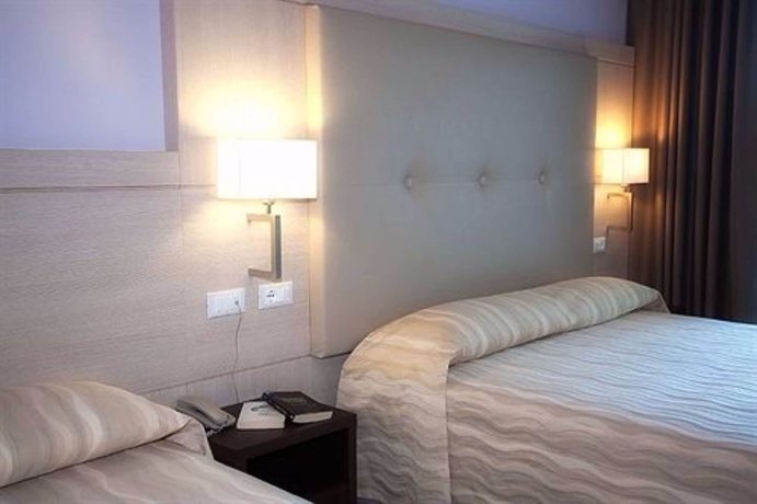 Imagen de la habitación del Hotel Porto Azzurro. Foto 12