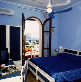 Imagen de la habitación del Hotel Porto Azzurro, GIARDINI NAXOS. Foto 4
