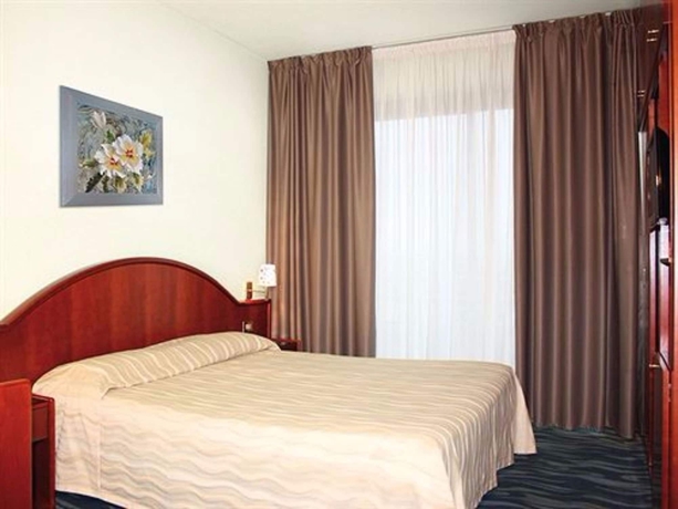 Imagen de la habitación del Hotel Porto Azzurro, Sirmione. Foto 11