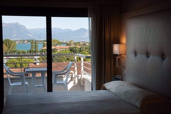 Imagen de la habitación del Hotel Porto Azzurro, Sirmione. Foto 13