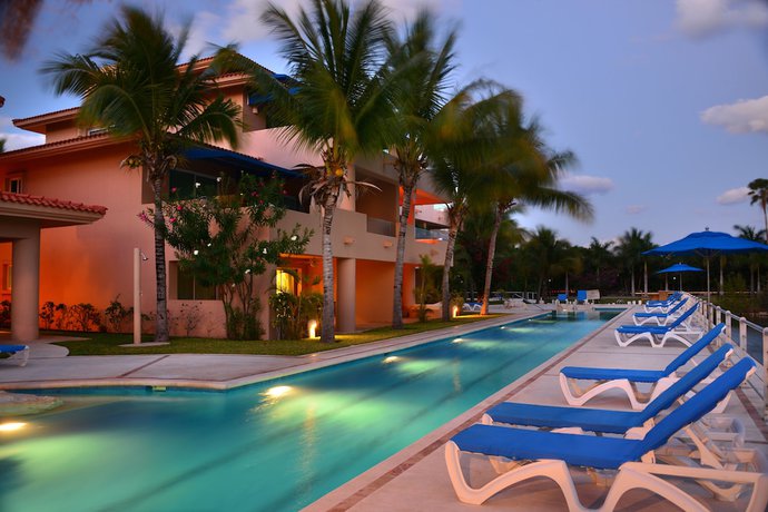 Imagen de la piscina del Hotel Porto Bello Gran Marina by GuruHotel. Foto 18