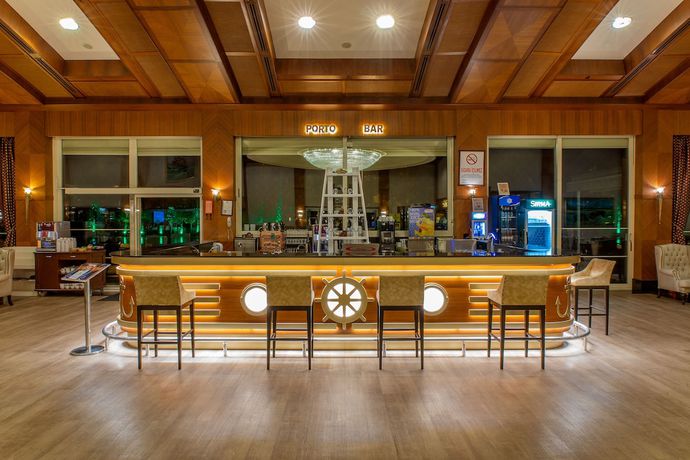 Imagen del bar/restaurante del Hotel Porto Bello Resort and Spa. Foto 6