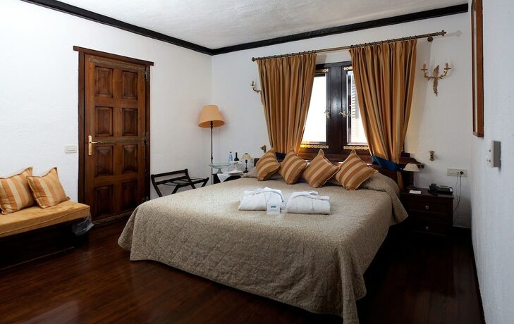 Imagen de la habitación del Hotel Porto Carras Villa Galini. Foto 19