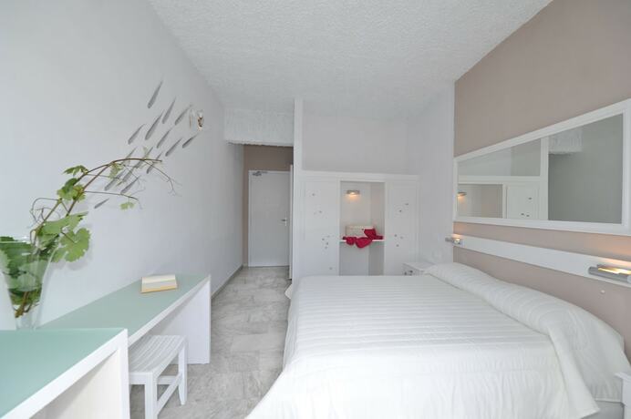 Imagen de la habitación del Hotel Porto Castello. Foto 19