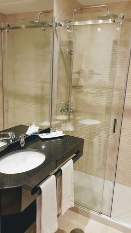 Imagen de la habitación del Hotel Porto City. Foto 17