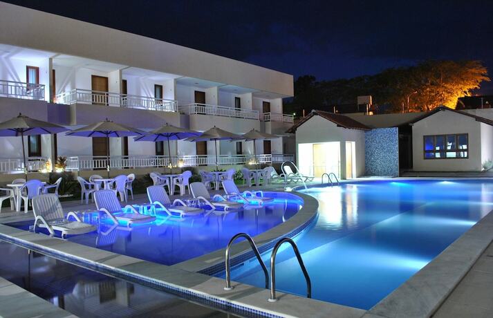 Imagen de la piscina del Hotel Porto Da Serra. Foto 35