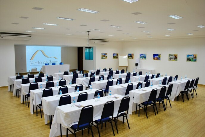 Imagen de los exteriores del Hotel Porto Da Serra. Foto 30