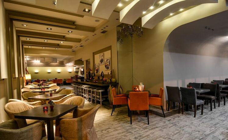 Imagen del bar/restaurante del Hotel Porto Del Sol. Foto 14