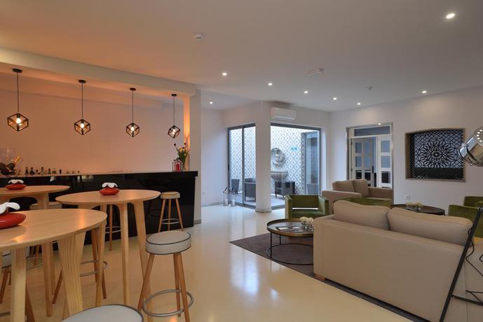 Imagen general del Hotel Porto Domus. Foto 14