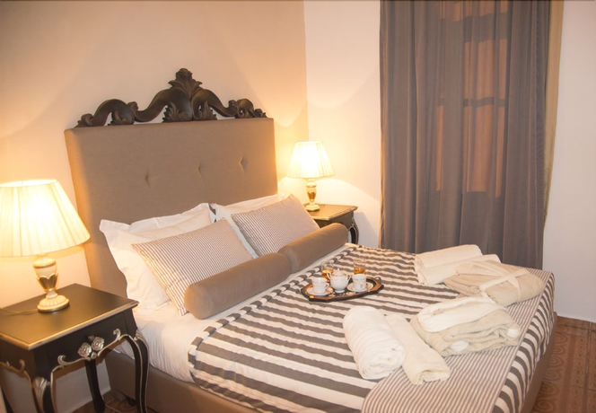 Imagen de la habitación del Hotel Porto Enetiko Suites. Foto 2