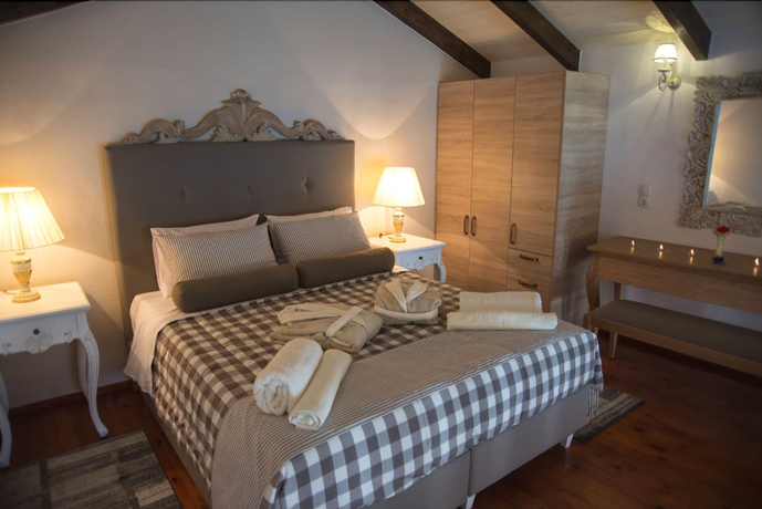 Imagen de la habitación del Hotel Porto Enetiko Suites. Foto 4