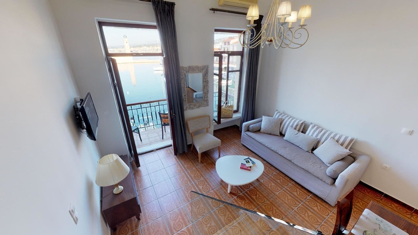 Imagen de la habitación del Hotel Porto Enetiko Suites. Foto 5