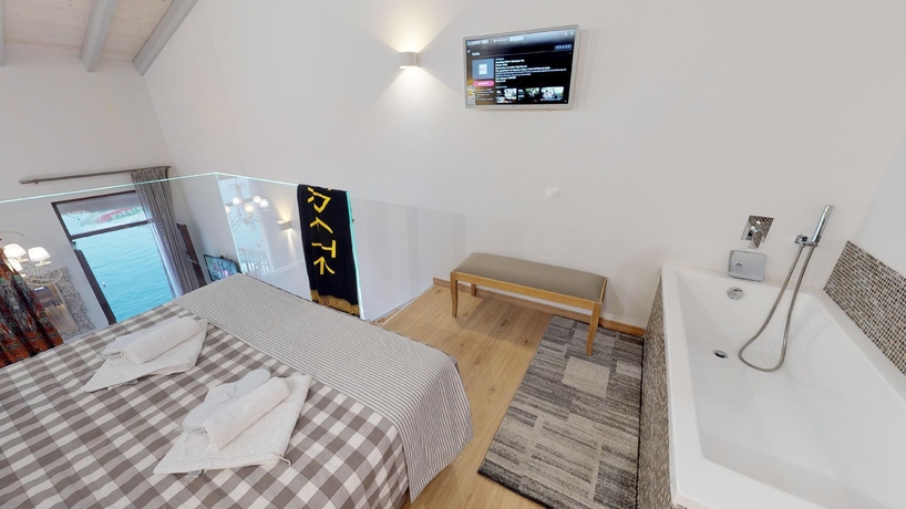 Imagen de la habitación del Hotel Porto Enetiko Suites. Foto 8