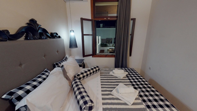 Imagen de la habitación del Hotel Porto Enetiko Suites. Foto 14
