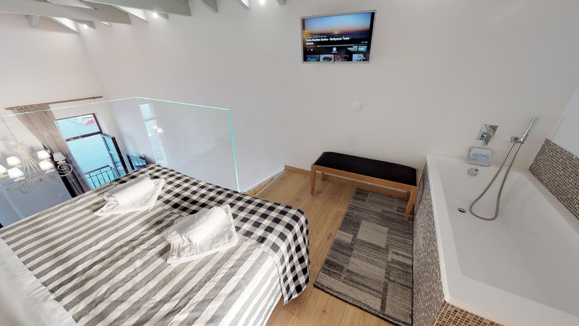 Imagen de la habitación del Hotel Porto Enetiko Suites. Foto 15
