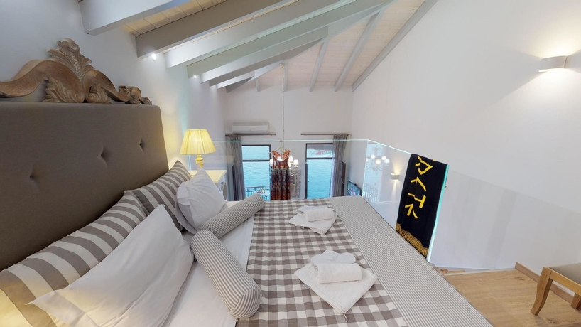 Imagen de la habitación del Hotel Porto Enetiko Suites. Foto 16