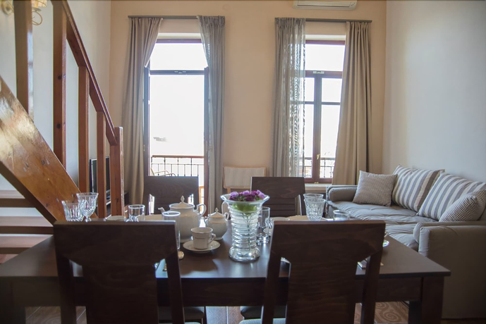 Imagen de la habitación del Hotel Porto Enetiko Suites. Foto 17