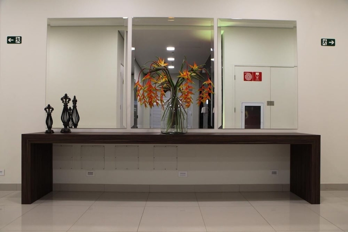 Imagen de los interiores del Hotel Porto Feliz Executive. Foto 17