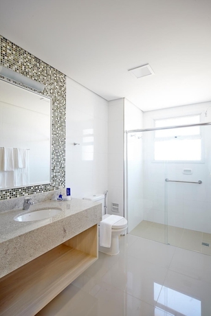 Imagen de la habitación del Hotel Porto Feliz Executive. Foto 13