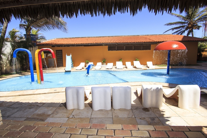 Imagen de la piscina del Hotel Porto Futuro. Foto 13