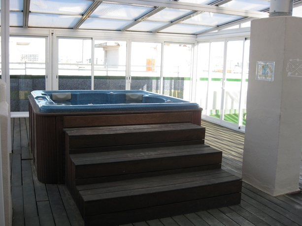 Imagen de la piscina del Hotel Porto, Gandía. Foto 16