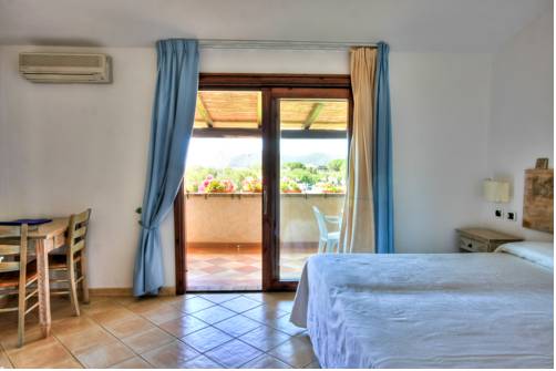 Imagen de la habitación del Hotel Porto Giunco Residence. Foto 11