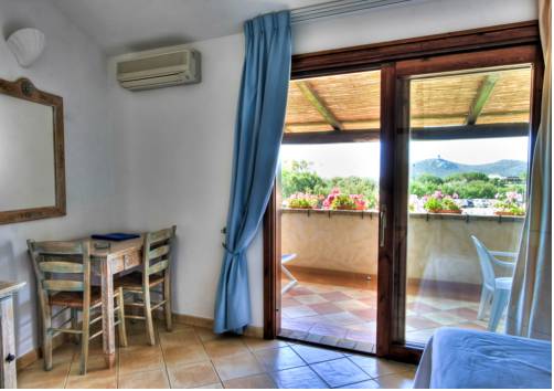 Imagen de la habitación del Hotel Porto Giunco Residence. Foto 12