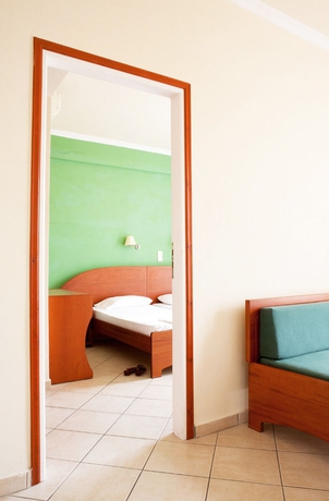 Imagen de la habitación del Hotel Porto Kalamaki. Foto 5