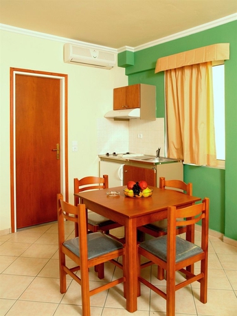 Imagen de los interiores del Hotel Porto Kalamaki. Foto 11