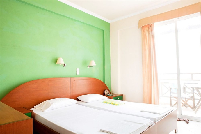 Imagen de la habitación del Hotel Porto Kalamaki. Foto 7