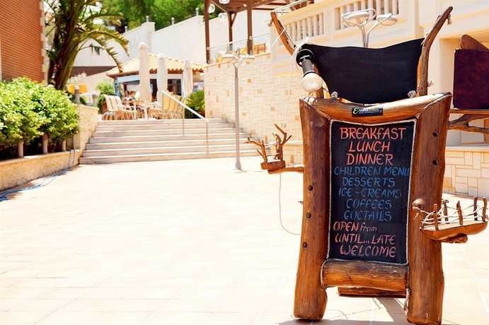 Imagen general del Hotel Porto Kalamaki. Foto 3