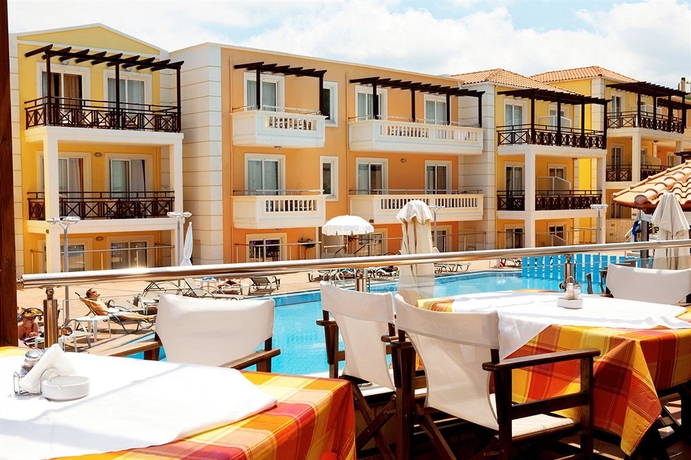 Imagen del bar/restaurante del Hotel Porto Kalamaki. Foto 4