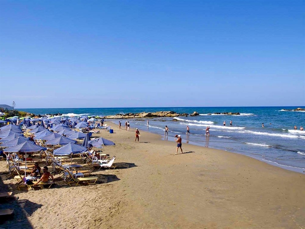 Imagen de los exteriores del Hotel Porto Kalamaki. Foto 10