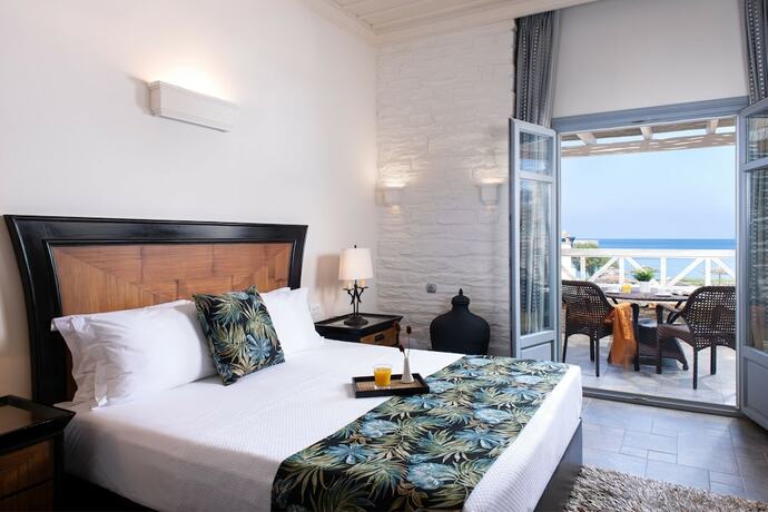 Imagen de la habitación del Hotel Porto Kea Suites. Foto 13