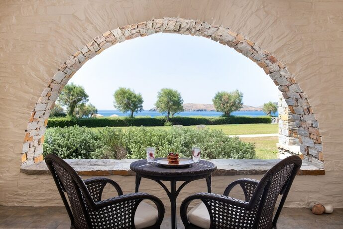 Imagen general del Hotel Porto Kea Suites. Foto 4